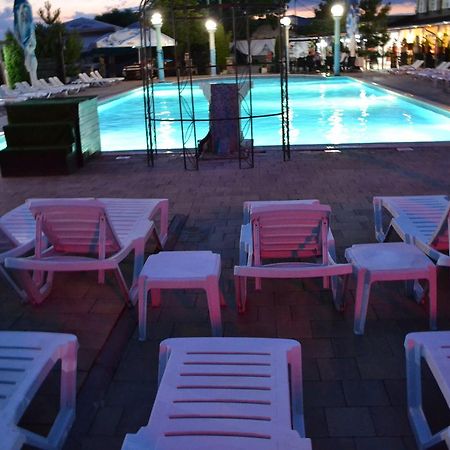 Hotel Doi Taurasi Afumaţi المظهر الخارجي الصورة