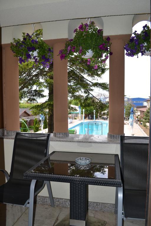 Hotel Doi Taurasi Afumaţi المظهر الخارجي الصورة