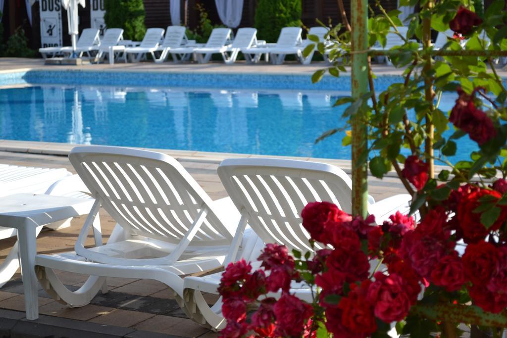 Hotel Doi Taurasi Afumaţi المظهر الخارجي الصورة