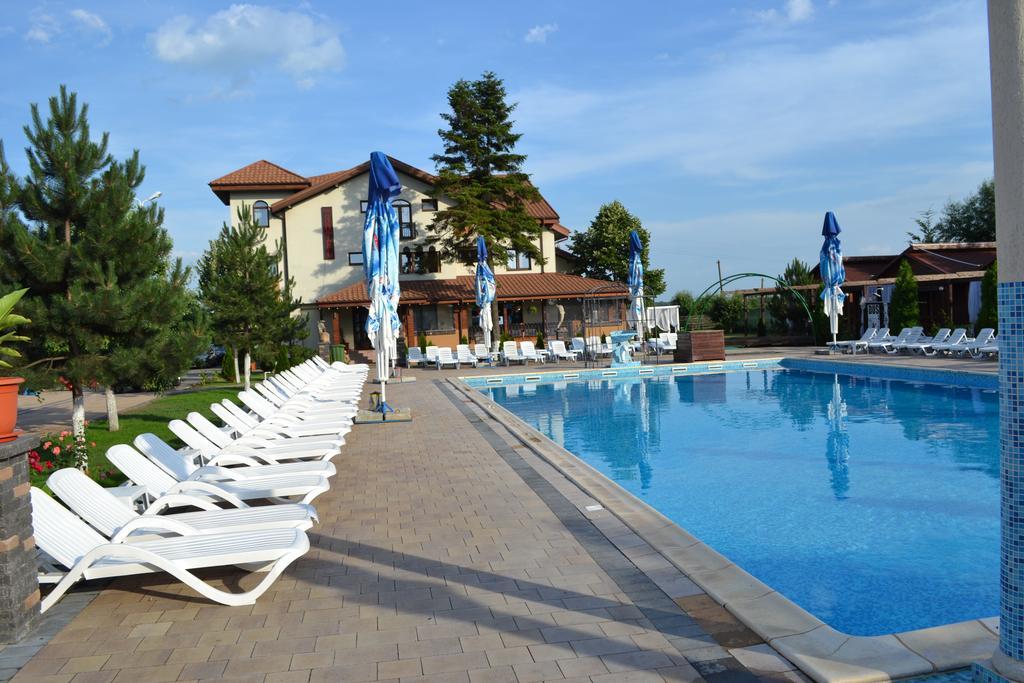 Hotel Doi Taurasi Afumaţi المظهر الخارجي الصورة