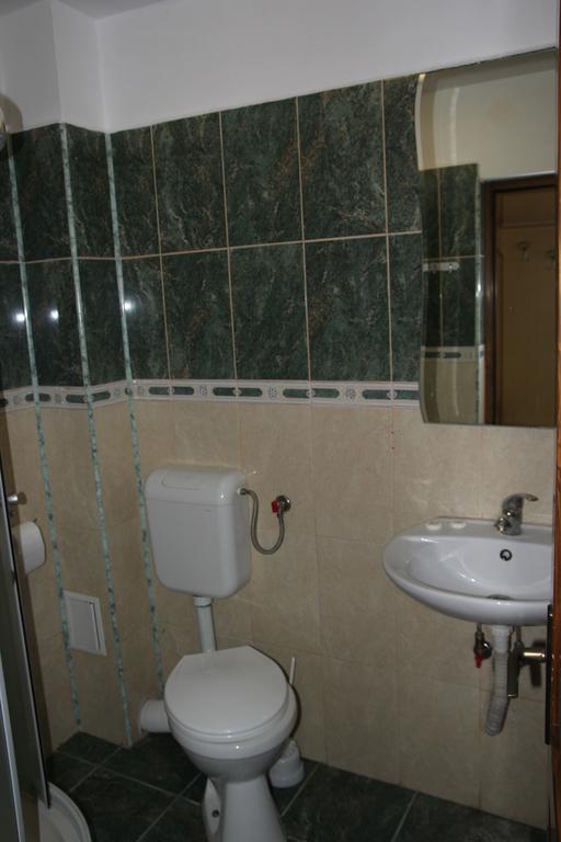 Hotel Doi Taurasi Afumaţi المظهر الخارجي الصورة