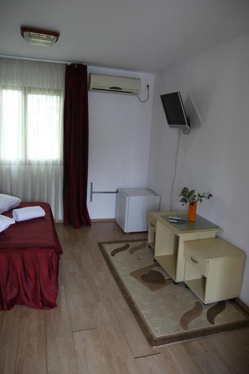 Hotel Doi Taurasi Afumaţi المظهر الخارجي الصورة