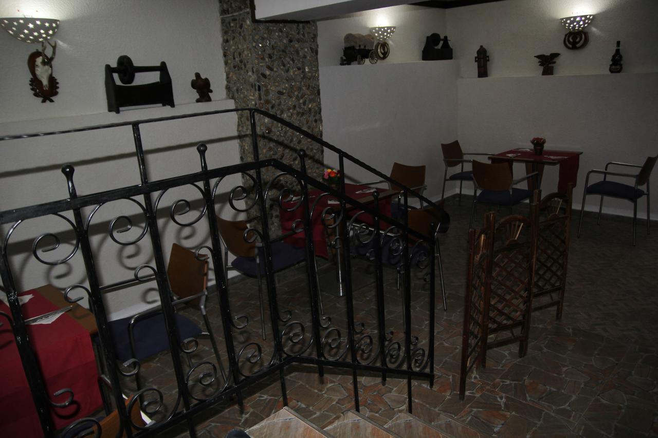 Hotel Doi Taurasi Afumaţi المظهر الخارجي الصورة